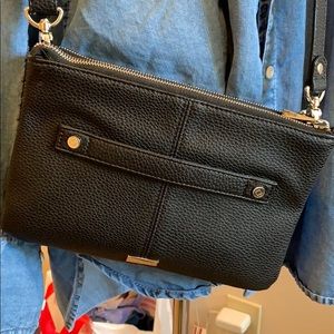 Jewell by ThirtyOne bag. Black clutch purse detach